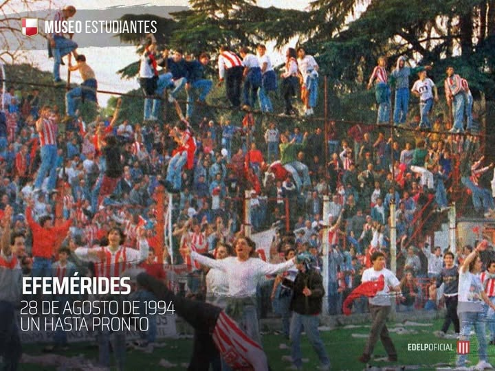 datazopincha's tweet photo. Hace 31 años, #EDLP derrotaba 4-1 a Racing en el Hirschi y se despedía por unos meses de Primera División. La gente invadió el campo de juego, llevó a los jugadores en andas, y esa misma tarde empezamos a volver https://t.co/5oFfLAVaJK