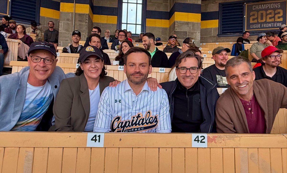 Pascal Paradis (@pascalpparadis) on Twitter photo On est au Stade Canac ce soir pour encourager nos <a href="/CapitalesQuebec/">Capitales de Québec</a> qui jouent leur dernier match à domicile de la saison ! ⚜️
Merci à toute l’équipe pour l’accueil !
Allez Capitales 💙 On est au Stade Canac ce soir pour encourager nos <a href="/CapitalesQuebec/">Capitales de Québec</a> qui jouent leur dernier match à domicile de la saison ! ⚜️
Merci à toute l’équipe pour l’accueil !
Allez Capitales 💙