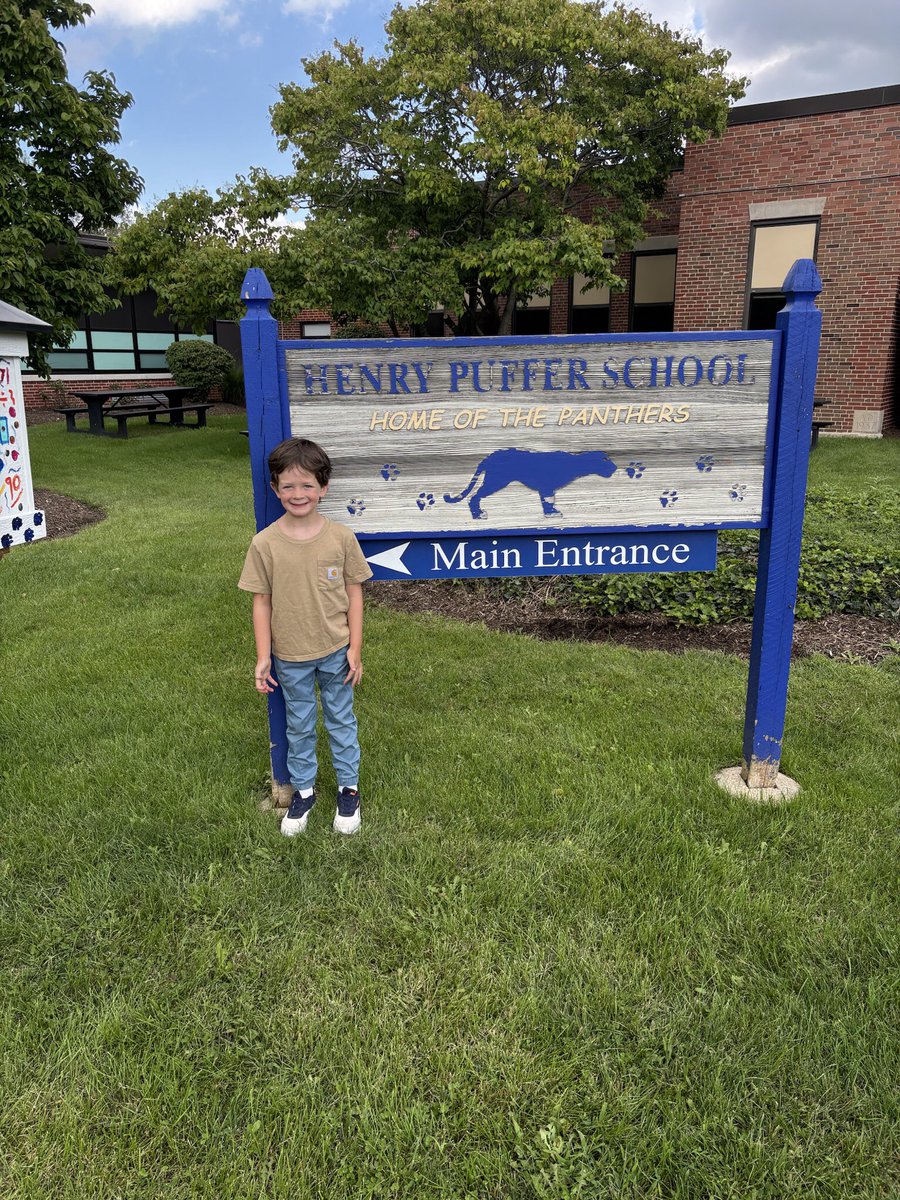 MsScanlon1's tweet photo. Such a great night meeting all my incoming 3rd graders and their families at ES Meet and Greet! This year is even sweeter knowing my son is doing the same thing over in kinder at HP! #dg58pride https://t.co/p8cBbtYGPA