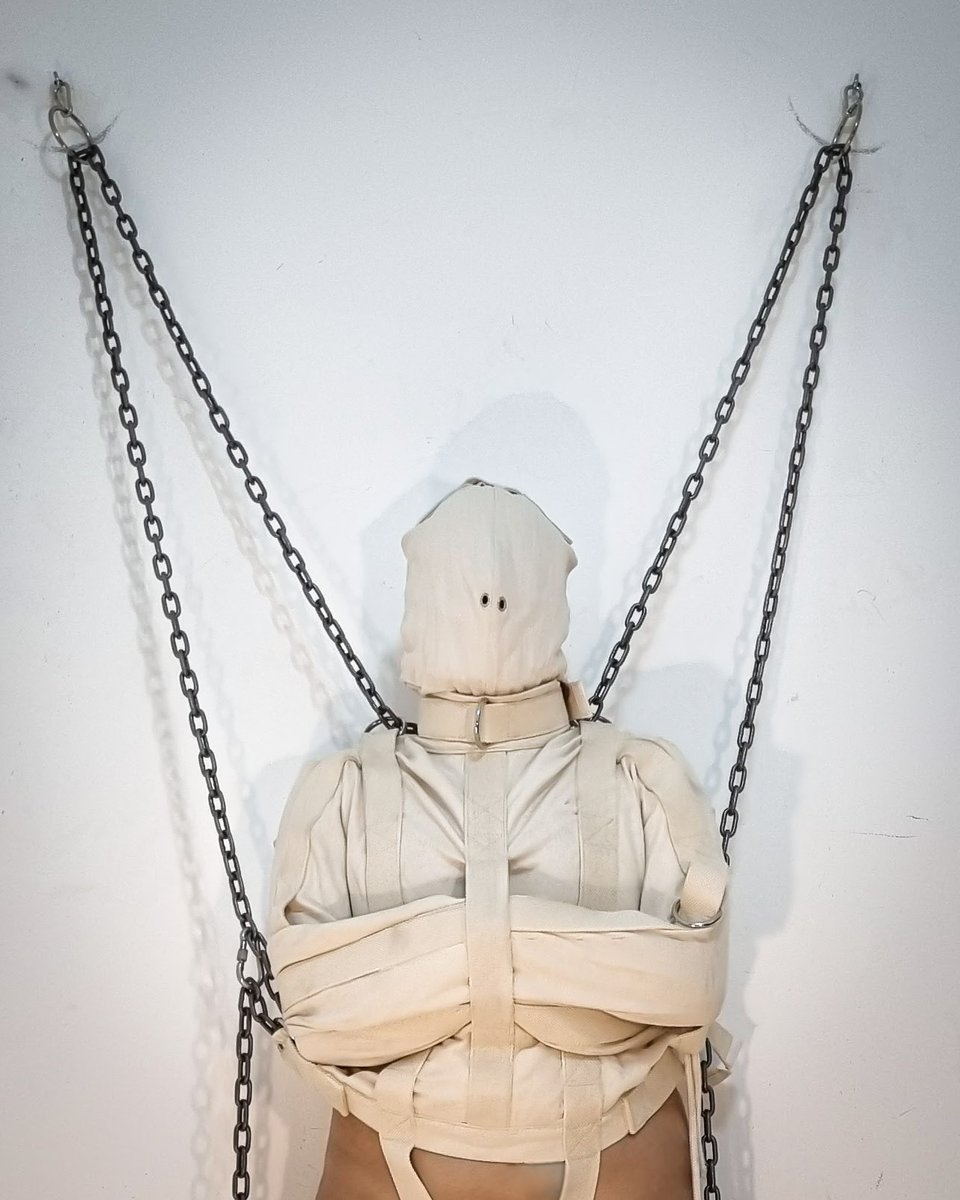 belezacaptiva's tweet photo. The lovely elderly couple upstairs could never imagine that there was a chained girl wearing a straitjacket right below their feet. https://t.co/GsyarLDgkf