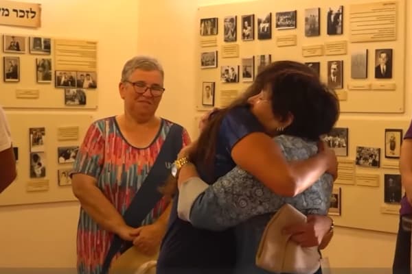 all_israel_news's tweet photo. 'You are not alone' - Descendants of Nazis volunteer to rebuild northern Israel, express solidarity https://t.co/uO8xyykUdx
#Israel #Metula #Volunteering #BeitShalom #Resilience #Holocaust #Germany #SupportIsrael https://t.co/7WqxJsvAry