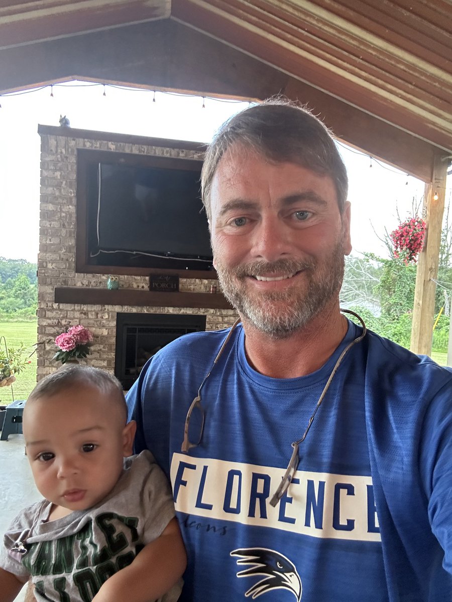 Repping ⁦<a href="/BrantleyFball/">BrantleyFootball</a>⁩ ⁦<a href="/Florence_Sports/">Florence Falcon Athletics</a>⁩ good luck to both of our favorite teams ⁦<a href="/parker_driggers/">Parker Driggers</a>⁩