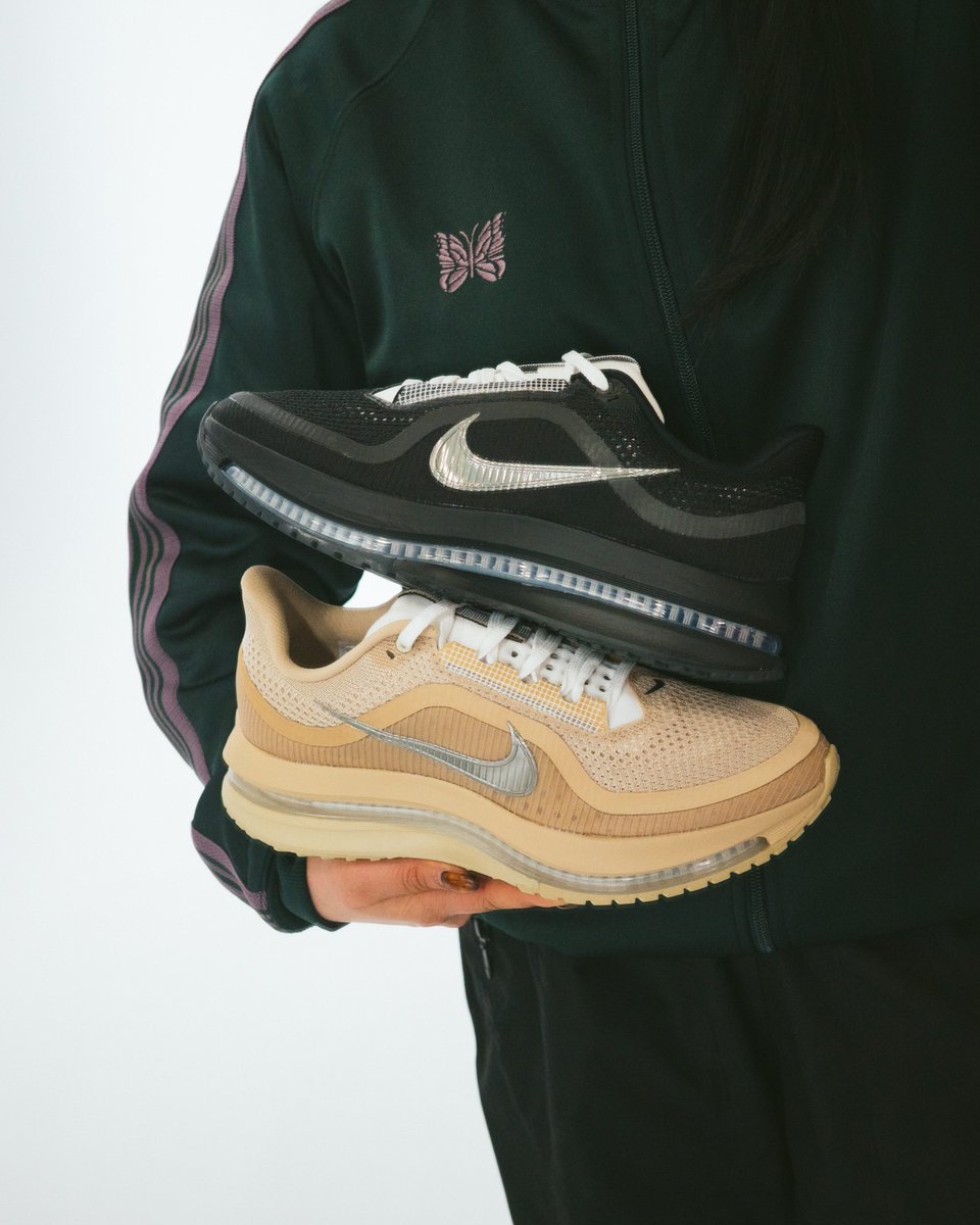 A couple of drops from @nike this morning in the Air Foamposite One and Pegasus Premium. 

Playing off old vs new, which ones more your speed? 

#uptherestore #nike