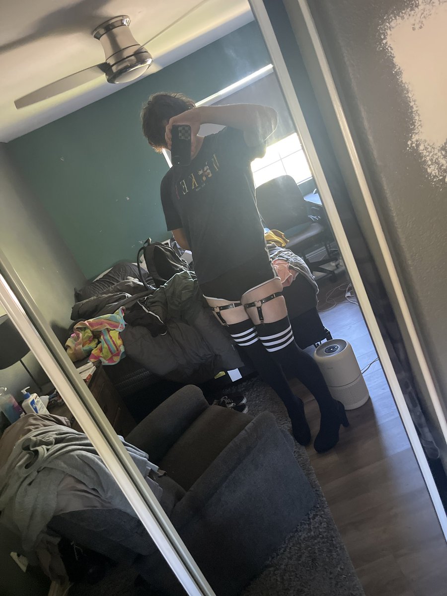 BenguPengu33's tweet photo. Cute boys should just get on their knees~ #femboy https://t.co/l6uA5cQhwT