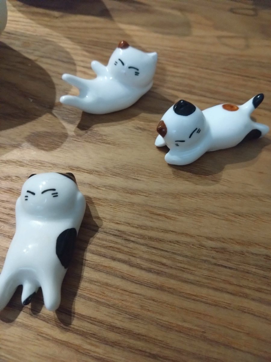 NORAZ96821829's tweet photo. 私の箸置き可愛くてどのお腹に置くか迷わせてくる https://t.co/FXbuTvz27u