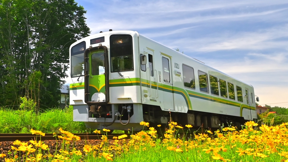 JapanGov's tweet photo. All aboard @AIZU_HappyTrain π for a journey of scenic beauty and discovery! Savor breathtaking vistas ποΈ along the Agano River, try hands-on train-driving, & even meet a friendly feline stationmaster πΊ.
#JapanOnTrack #RegionalRevitalization https://t.co/KGpbLnYfiR