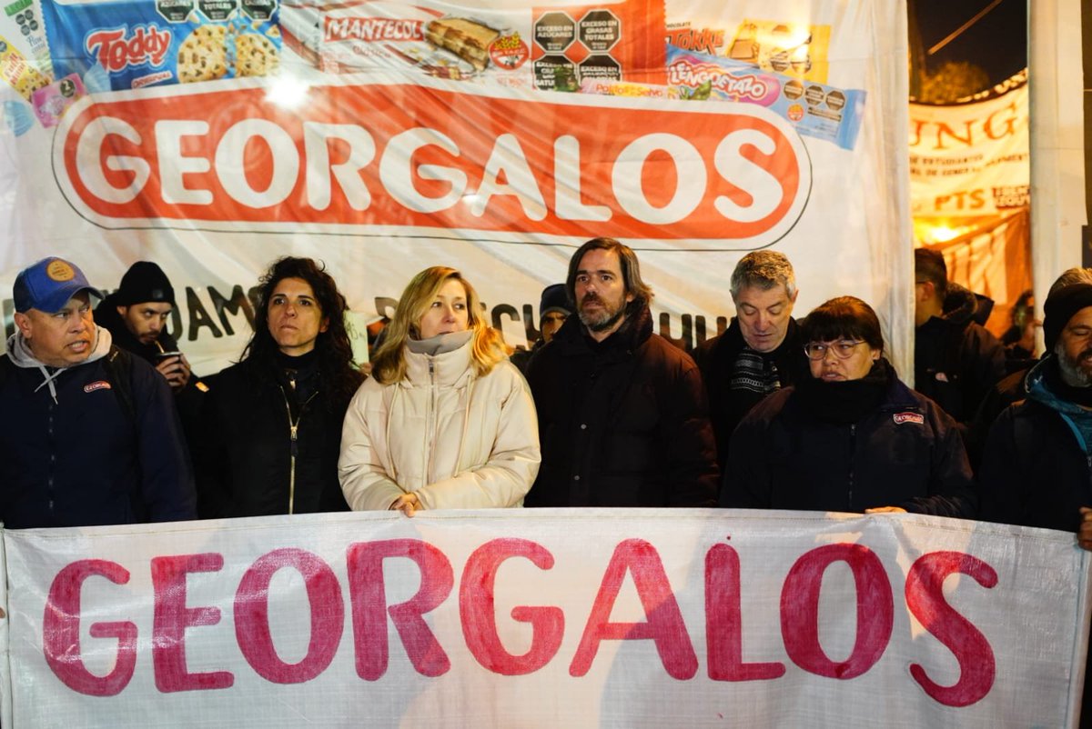 cccdal's tweet photo. A mi viejo la empresa GEORGALOS lo despide arbitraria e ilegalmente y fue la izquierda la que estuvo bancando desde el primer momento. En actos y parrilladas frente a la fábrica, todas las veces que Kicillof mandaba a su policia y cuando Bullrich nos reprimió en la pana. https://t.co/NZonPhKa7u
