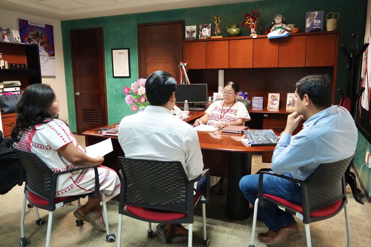 defensoria_oax's tweet photo. El titular de la Defensoría Pública del Estado, Marcelo Merino García, sostuvo una reunión de trabajo con la Secretaria de Interculturalidad, Pueblos y Comunidades Indígenas y Afromexicanas, Juana Hernández López.  

Somos #UnPuebloTransformandoSuHistoria https://t.co/YHclhzId0B