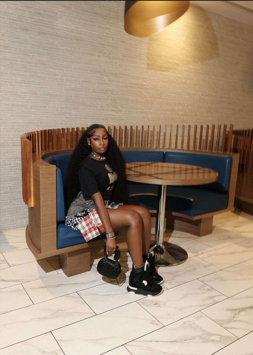 yasminemalayaaa's tweet image. ‘26 on top 💋 #lastfirstday !!!