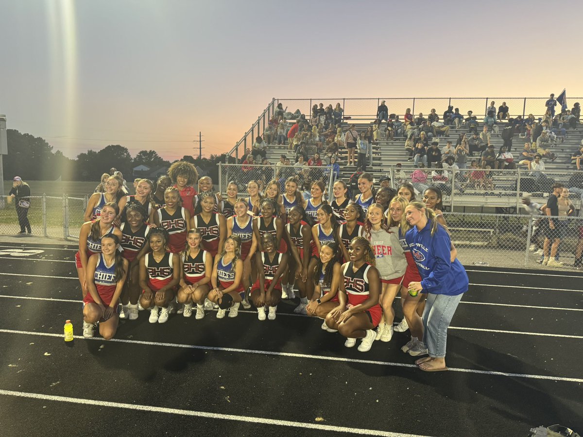 kempsactivities's tweet photo. Next up on fall season openers: @KempsvilleFB and sideline cheer! Let’s go, @KHS_Chiefs!! https://t.co/3EMMAWdION