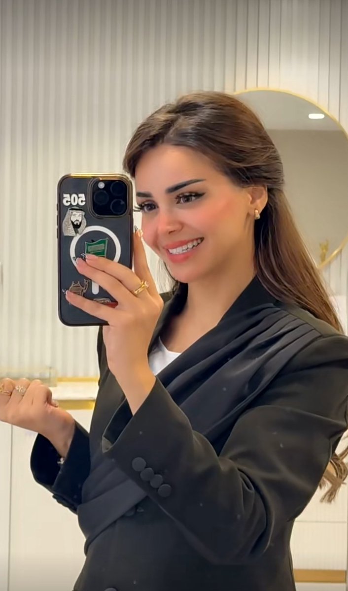 الشخص السيء مهما ساعدته، سوف يُؤذيك."🩷🌸
#رهف_القحطاني