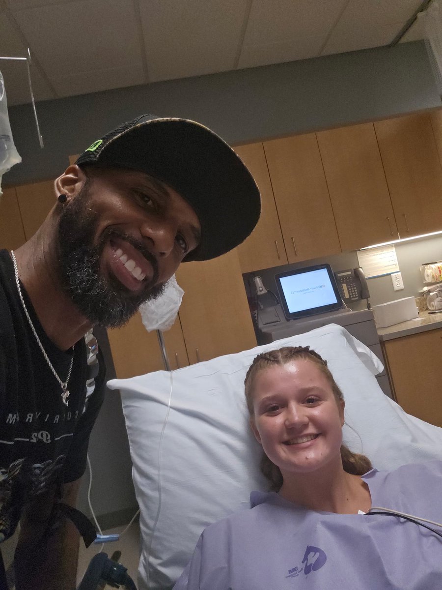 Thank you <a href="/CoachSantanaSTL/">Coach Santana STL</a> for coming to support me this morning for my surgery. Keeping my head up. #whitfieldwarriorstrong #ACL