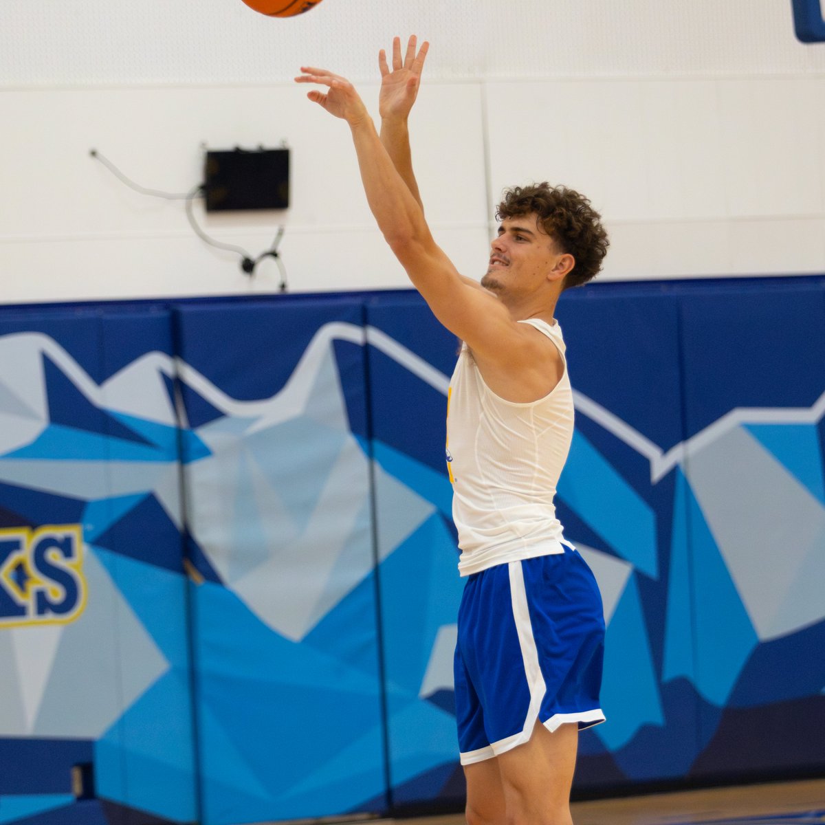 NanooksMBB's tweet image. Back on our grind 💪

#NanookNation x #GNACMBB