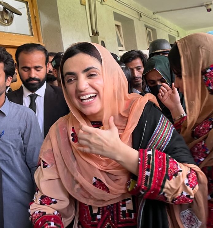 zehrijournalist's tweet photo. گودی ماہرنگ بلوچ کی مسکراہٹ سے بھی ریاست خوفزدہ ہے https://t.co/3Zfhihcufx