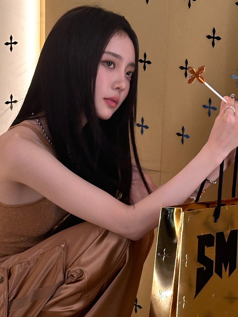NeemoBrasil's tweet photo. 📱| Atualização da #NEEMO no seu Instagram pessoal. (@/𝗮𝟮𝗼_𝗻𝗲𝗲𝗺𝗼):

“Playing it cool”

#Neemo #니모 #ZhōuHuìyǐng #周慧颖 @A2O_Channel https://t.co/pX4pwUx3pN