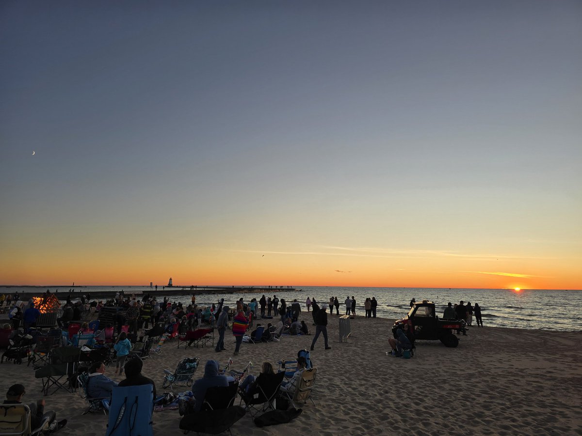 ludington_love's tweet image. Ludington Sunset! Beach Bonfire! #PureMichigan #Ludington
