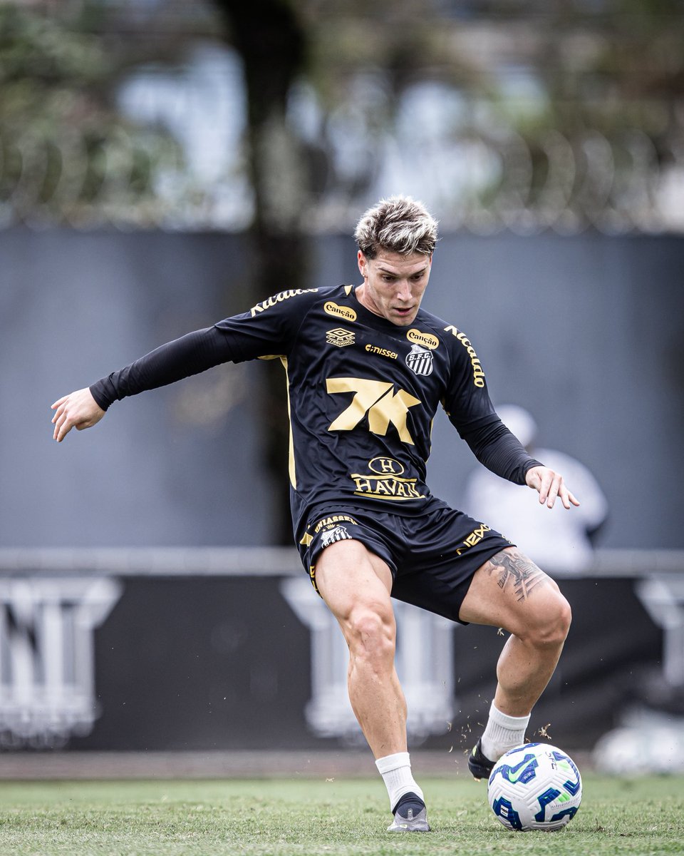 instasantosfc__'s tweet photo. “Vojvoda é um excelente treinador e já notamos isso de cara nos treinamentos,ele vai ajudar muito nos jogadores a voltar a fazer ótimas partidas e tirar o Santos das últimas posições”

- Rolheiser https://t.co/2OpmuEECvl