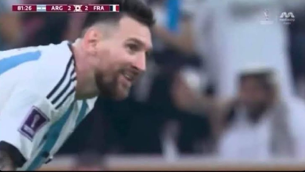 MessiLeoBrasil_'s tweet photo. Messi no documentário 'A Copa de Messi' sobre ter dado um sorriso após o empate da França na Copa do mundo de 2022:

"Senti que o futebol estava me dizendo que esta taça não foi criada para mim. Senti que o cenário de 2014 se repetiria e eu ficaria triste, mas algo dentro de mim me disse: Acorda, seu idiota. Este não é apenas o seu sonho, é o sonho de todo o mundo. E, de fato, fiquei de pé novamente e disse: Nada vai me impedir. Vou realizar esse sonho desta vez.”