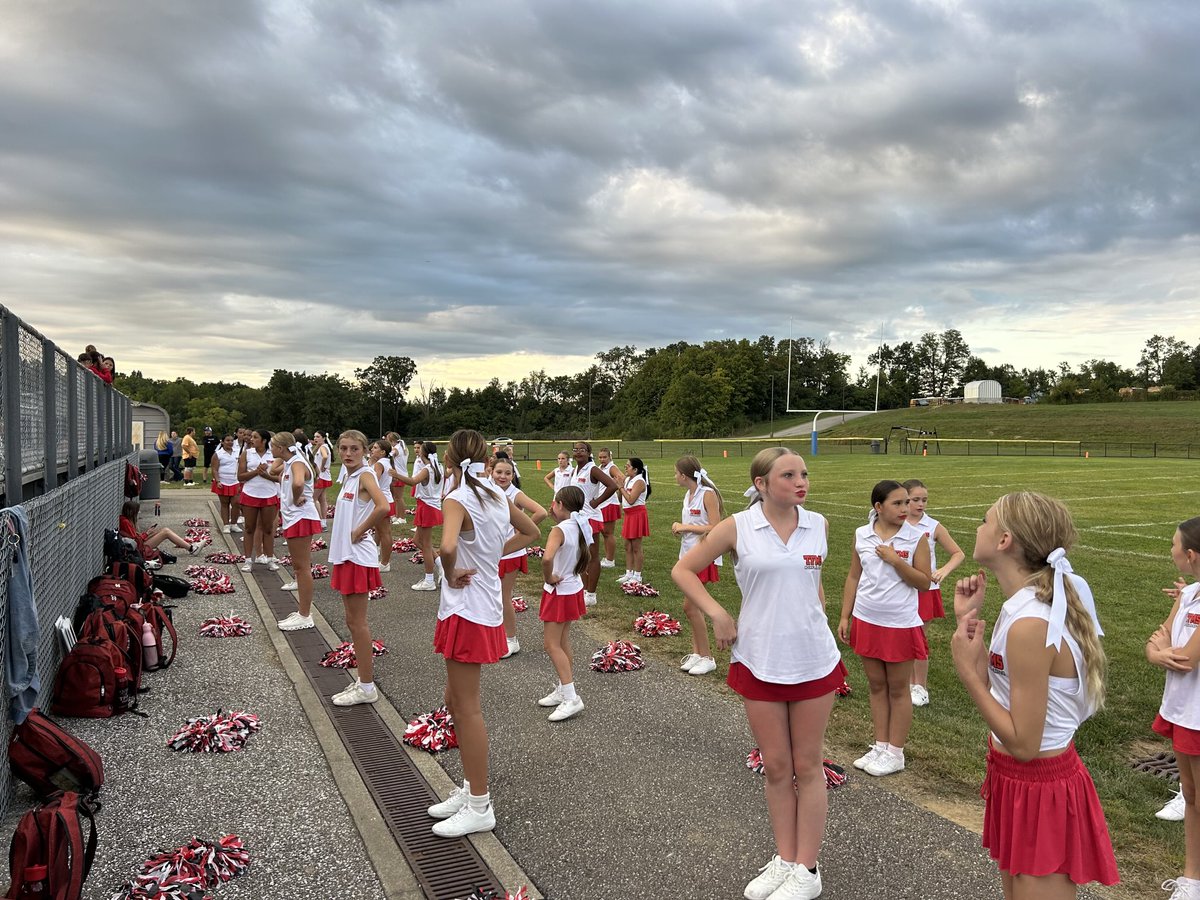 TheKCSD's tweet image. Twenhofel Middle School hosting Turkey Foot on a nice evening for 7th and 8th grade football. #TeamKenton