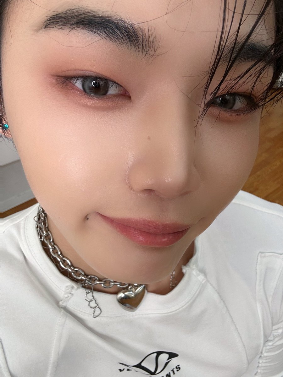 [From. AITO]  ずーーーーーーーむセルカです！！！🐈‍⬛ ハートのネックレスがかわちい🥰 <a href="/ohtnyc/">OHTNYC</a> 

#1VERSE #유니버스 #AITO #아이토