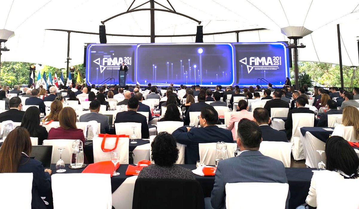 🏛️✨ En la Ciudad Colonial se reúnen los operadores bursátiles de la región.