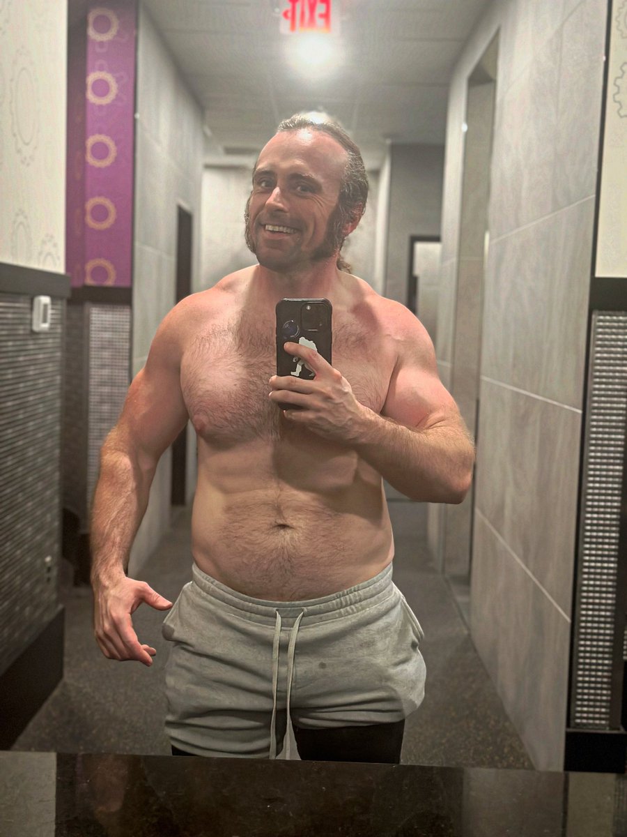 This hillbilly’s getting THICK(in a good way)

Smashed a great chest &amp; ab workout today 

#lift #workout #gymtime #diet #blessed