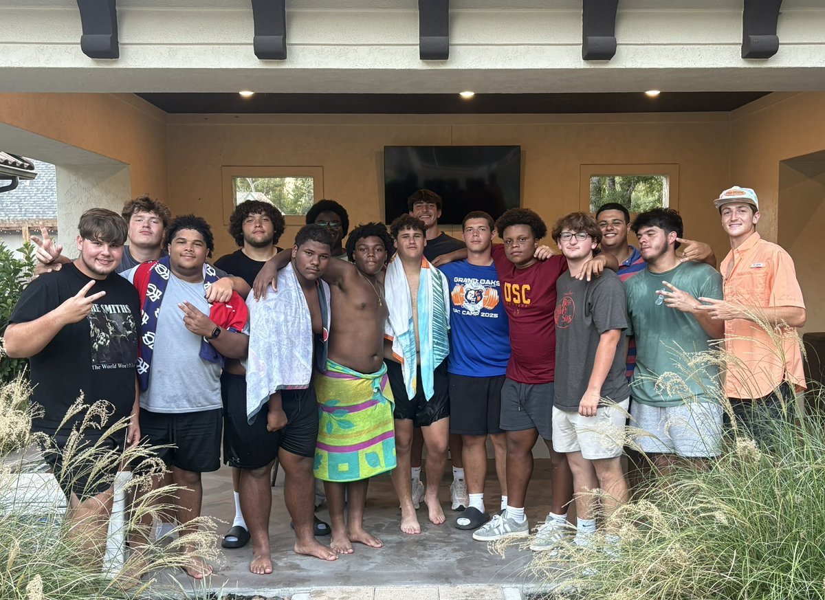 First pregame dinner of the season. The MVPs were up first.  Nothing happens without these guys!  Thank you OL. 🙏🏻

64 burgers!!  

<a href="/GOaksFootball/">Grand Oaks Football</a> <a href="/coach_mcdowell/">Shaun McDowell</a> <a href="/CoachMorales51/">Tony Morales</a>