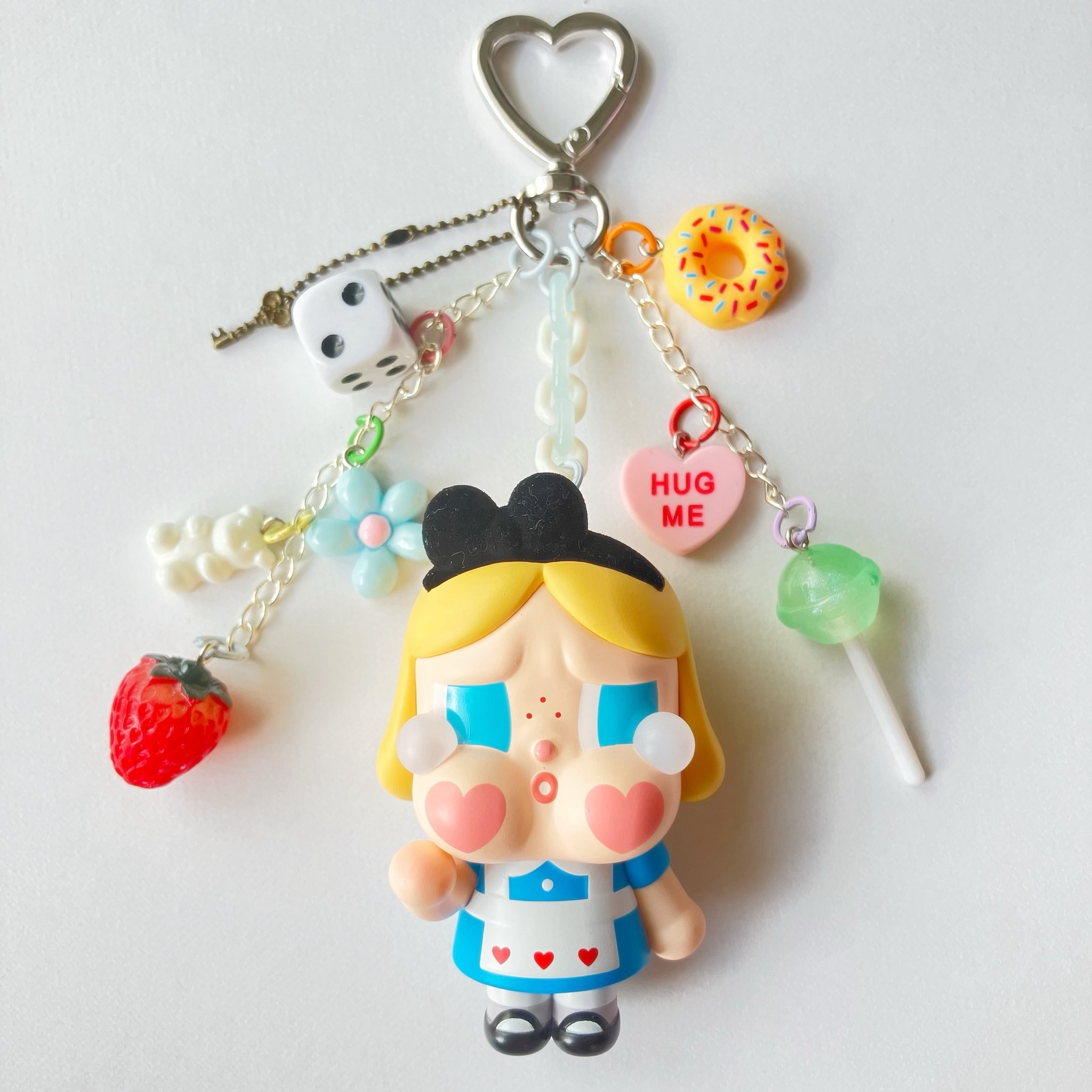 【POPMART】CRY BABY ハンドメイド キーホルダー Amazon.co.jp: ポップマートCRYBABYカバン飾りチャーム
