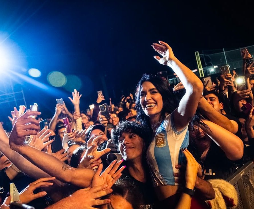 La Lali del pueblo. Nos hace felices a todos 🩵