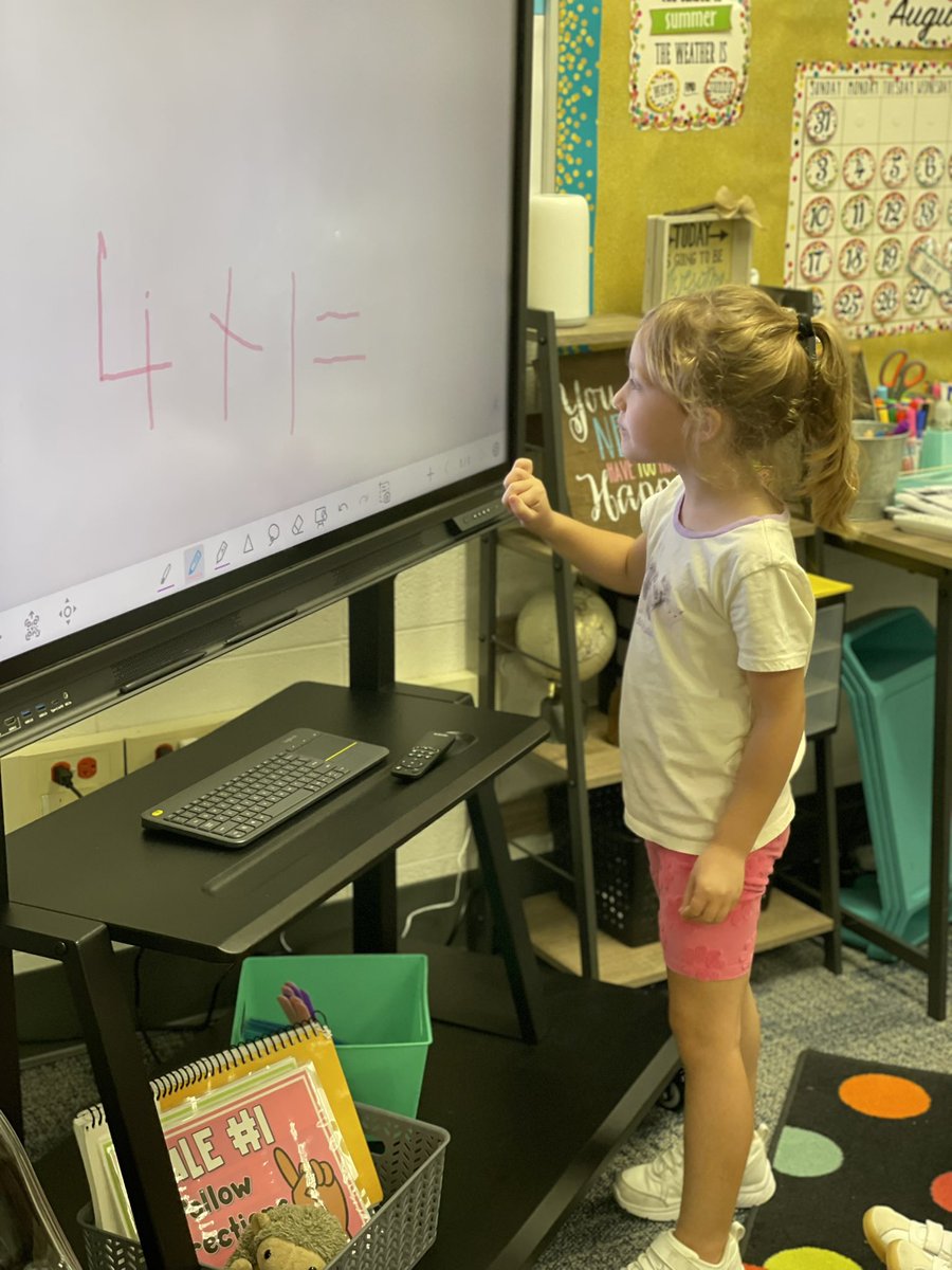 marnellandrea29's tweet image. Today we practiced some math facts on our new interactive display. @VV_Voyagers #fabulousfirsties #welovemath
