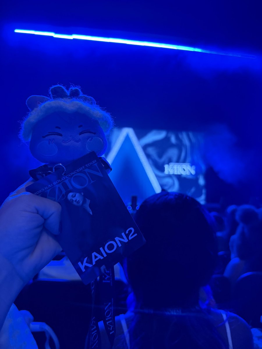 Took Sandeoki to see her dad’s friend Kai! 

#ATEEZ #sandeoki #choisan #Kai #KAIONinLA #EXO