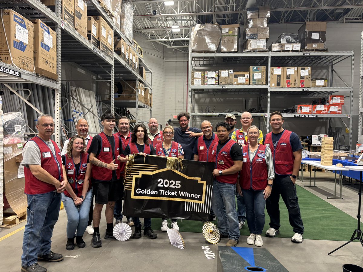 TiffanyDMSM1363's tweet photo. ๐Huge shout out to the backend team at store 2731 for receiving the Golden ticket! ๐ ๐๐ผ
Your hard work, dedication, and hustle behind the scenes never go unnoticed. This oneโs well deserved! ๐ช๐ผ๐ #Goldenticket #Backendappreciation https://t.co/SuZieOe48W