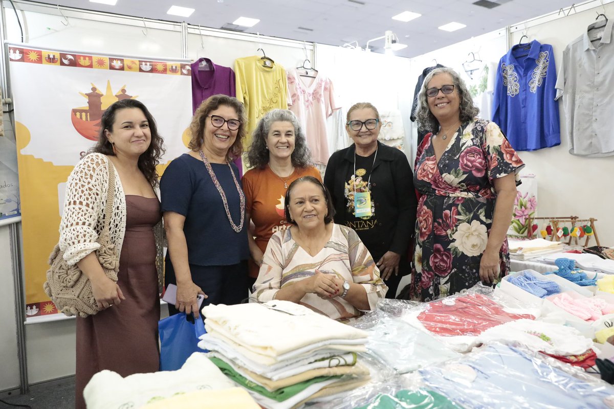 fatimabezerra's tweet image. Nosso governo investiu R$ 130 mil para garantir a participação de artesãos e empreendedores. A @rnsethas selecionou 317 profissionais: artesãos individuais, culinaristas, 3 mestres artesãos, além de 6 entidades e mais de 30 empreendimentos de economia solidária.