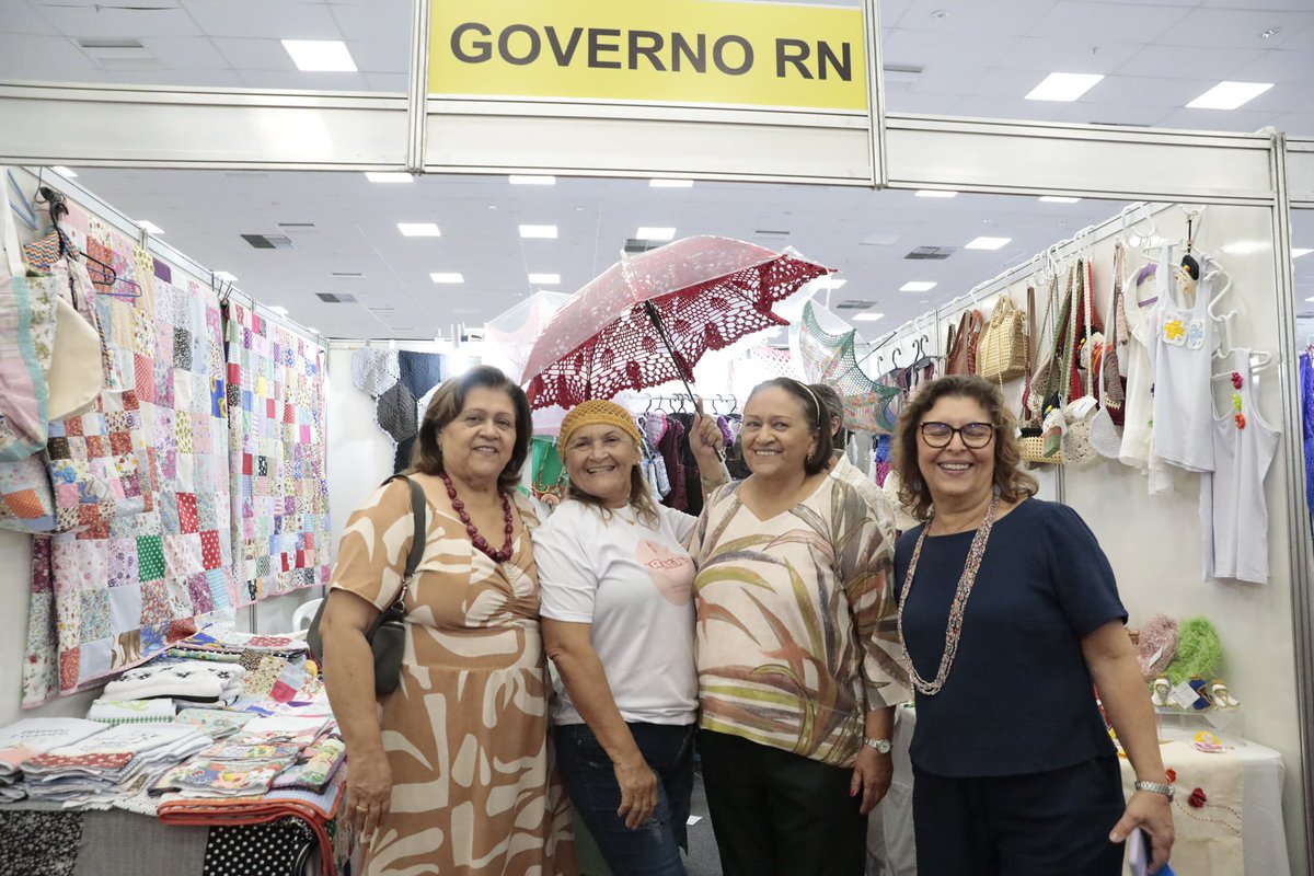 fatimabezerra's tweet image. Nosso governo investiu R$ 130 mil para garantir a participação de artesãos e empreendedores. A @rnsethas selecionou 317 profissionais: artesãos individuais, culinaristas, 3 mestres artesãos, além de 6 entidades e mais de 30 empreendimentos de economia solidária.