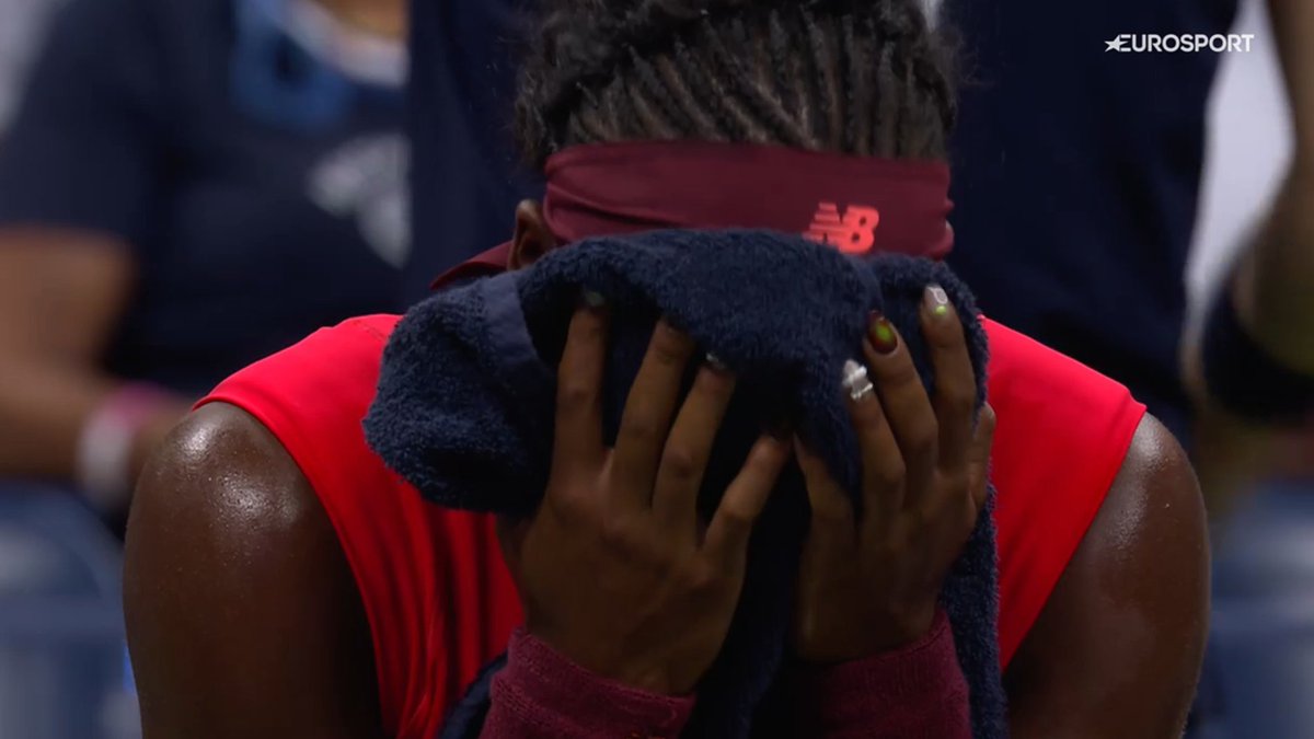 FROM TEARS TO VICTORY FOR COCO GAUFF 🇺🇸

The world No. 3 still won in 2 sets against Donna Vekic and advanced to the third round of the #USOpen ✅

Next : Magdalena Frech for a spot in the round of 16.
