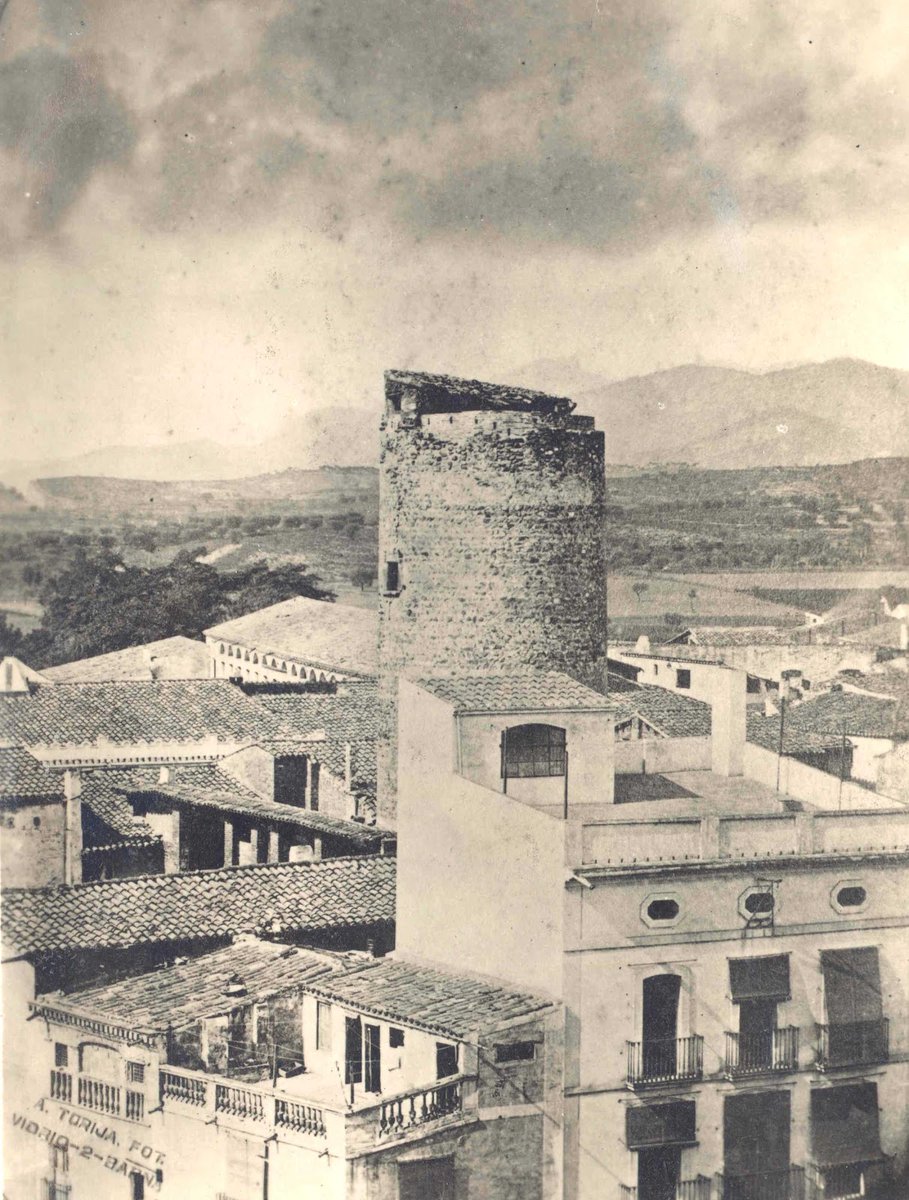 "Torre del Palau"

ℹ️La torre, un dels elements icònics de la ciutat, és un dels pocs elements conservats in situ de l’antic Castell Palau de #Terrassa.

Coneix-ne el seu origen i la seva història aquí:
joaquimverdaguer.cat/2012/05/31/tor…

<a href="/Mapadecastells/">Mapa de castells</a>