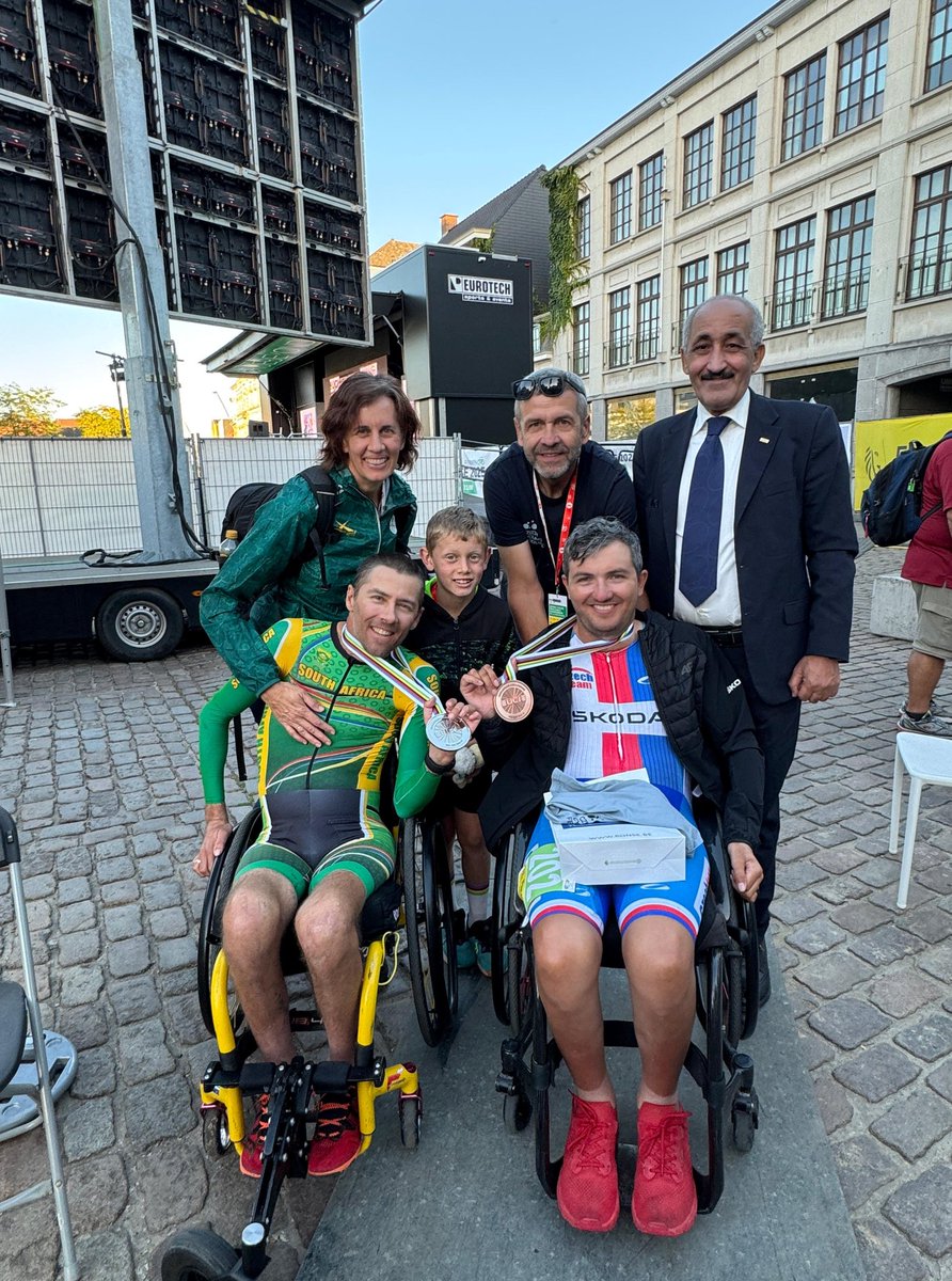 A very proudly South African silver at the ucr world championships in the time trial yesterday afternoon. Road race on Saturday, let's go!
#Team #supapiet