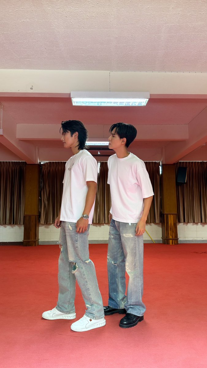 แต่งตัวตามไม่พอ ยังจะมาเดินตามผมอีก <a href="/jnnrrs/">ไฟฟ้า⚡(จัมโบ้gmm) ⚙️ (FIRESKY) EE48</a> 🙂‍↔️