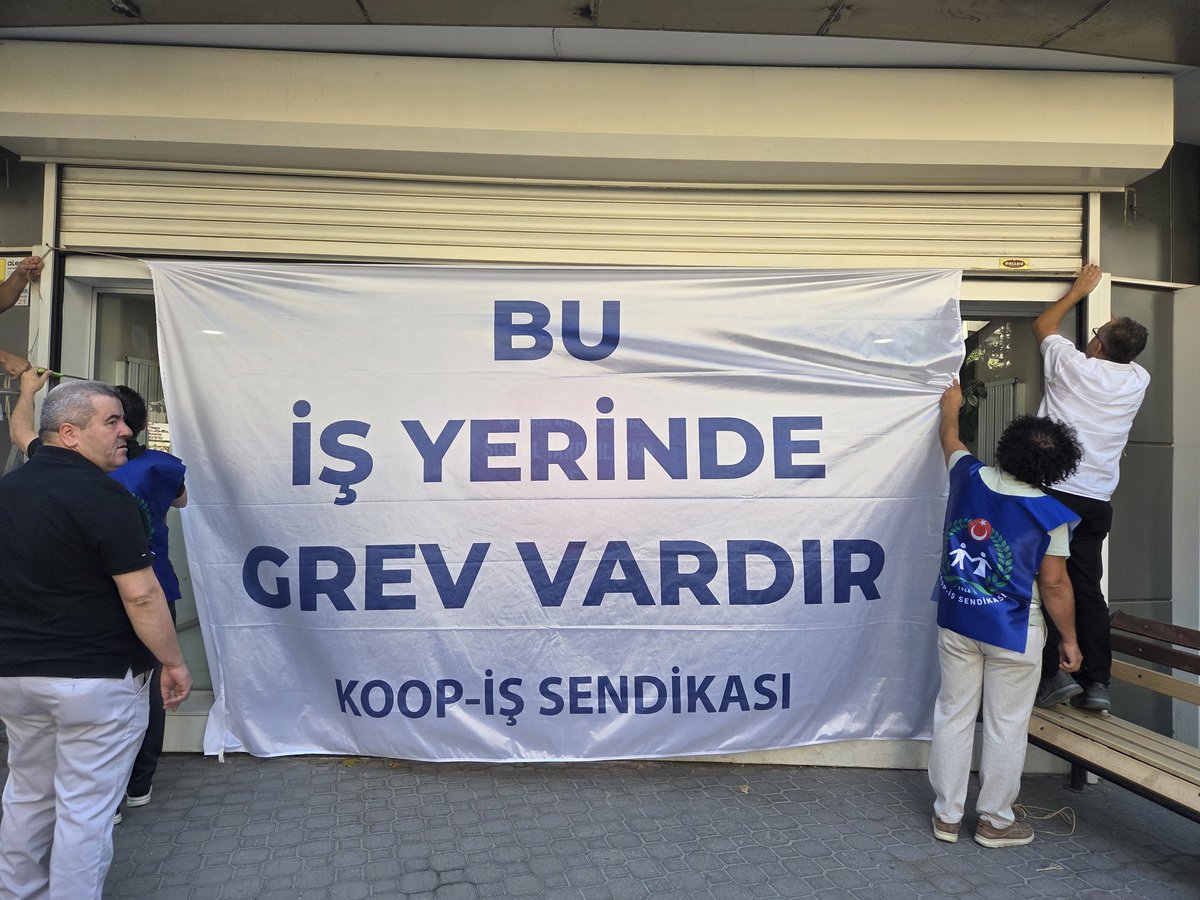 HulyaDemirdas26's tweet photo. GREVİMİZ BAŞLIYOR 

YAŞASIN İŞÇİLERİN BİRLİĞİ✊️

#SYDVBugünGrevde

@KOOPISSENDIKASI 
@alemdareyup 
@metinguney10 
@muratturkekul 
@sonerberk66