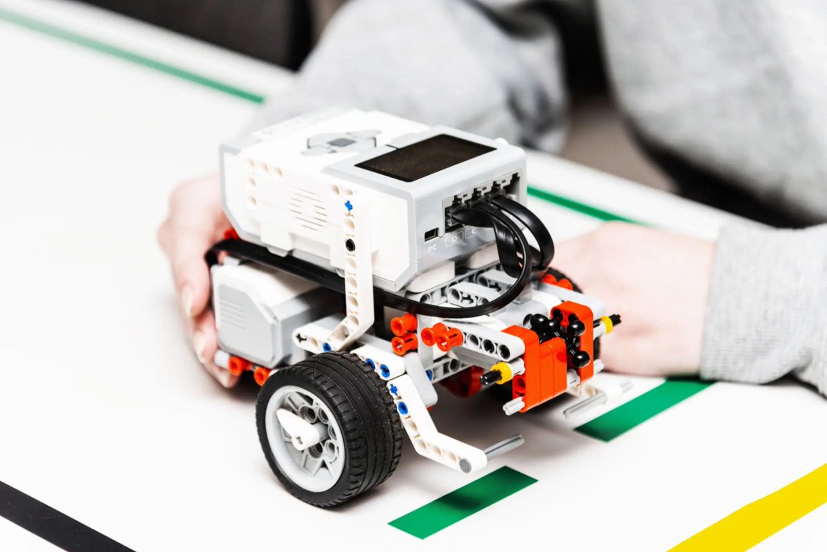 RoboBharati's tweet image. to discover exciting robotics programs tailored for children aged 6 to 16.Explore a realm of innovative learning adventures that spark curiosity and creativity in young minds. Visit robobharati.com
#RoboBharati_Manipal #Age6to16Years #LearnToInnovate