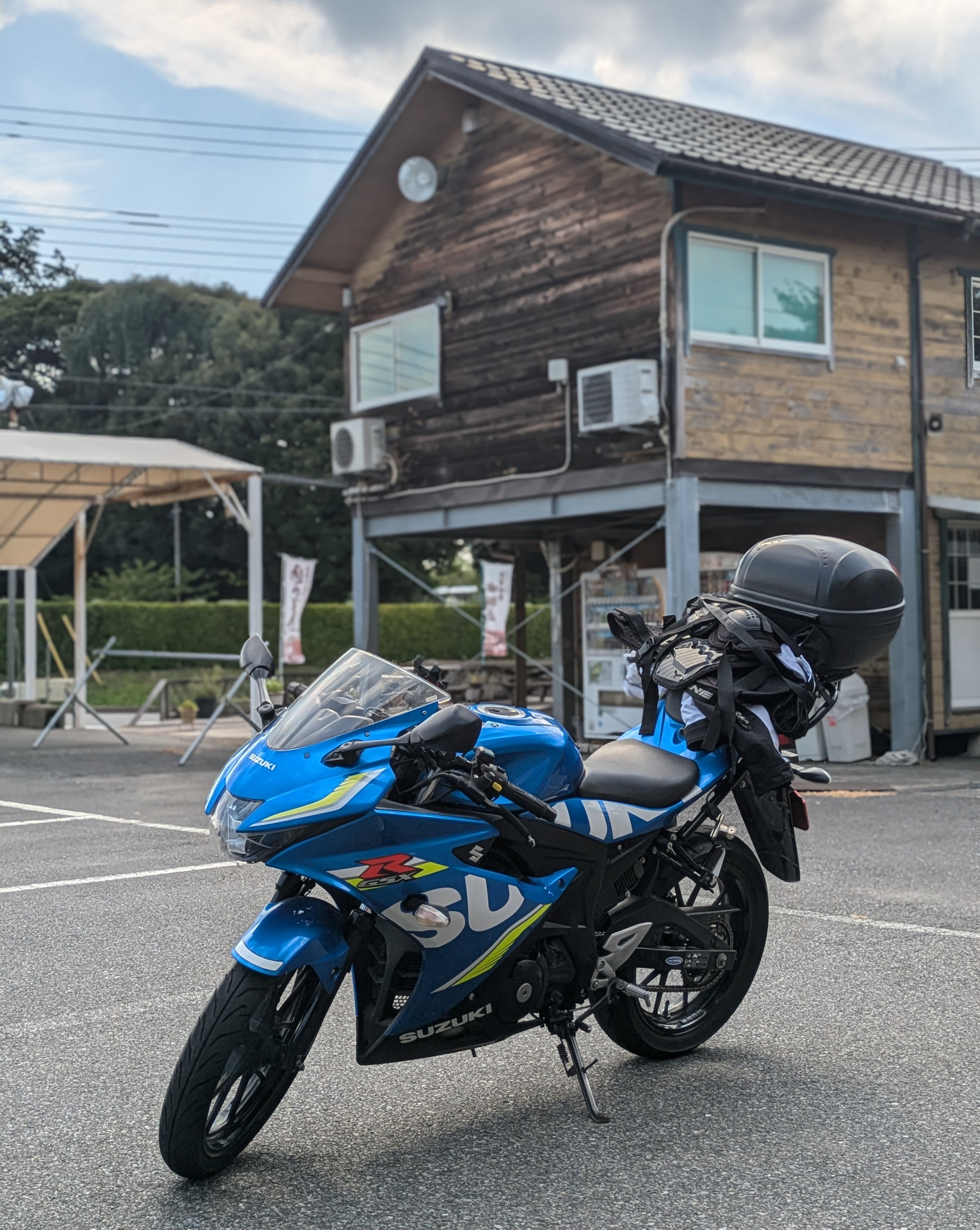お急ぎ便A 速達 my 様⟡.· Amazonから謎の贈り物 : 青いそらの下で・・・