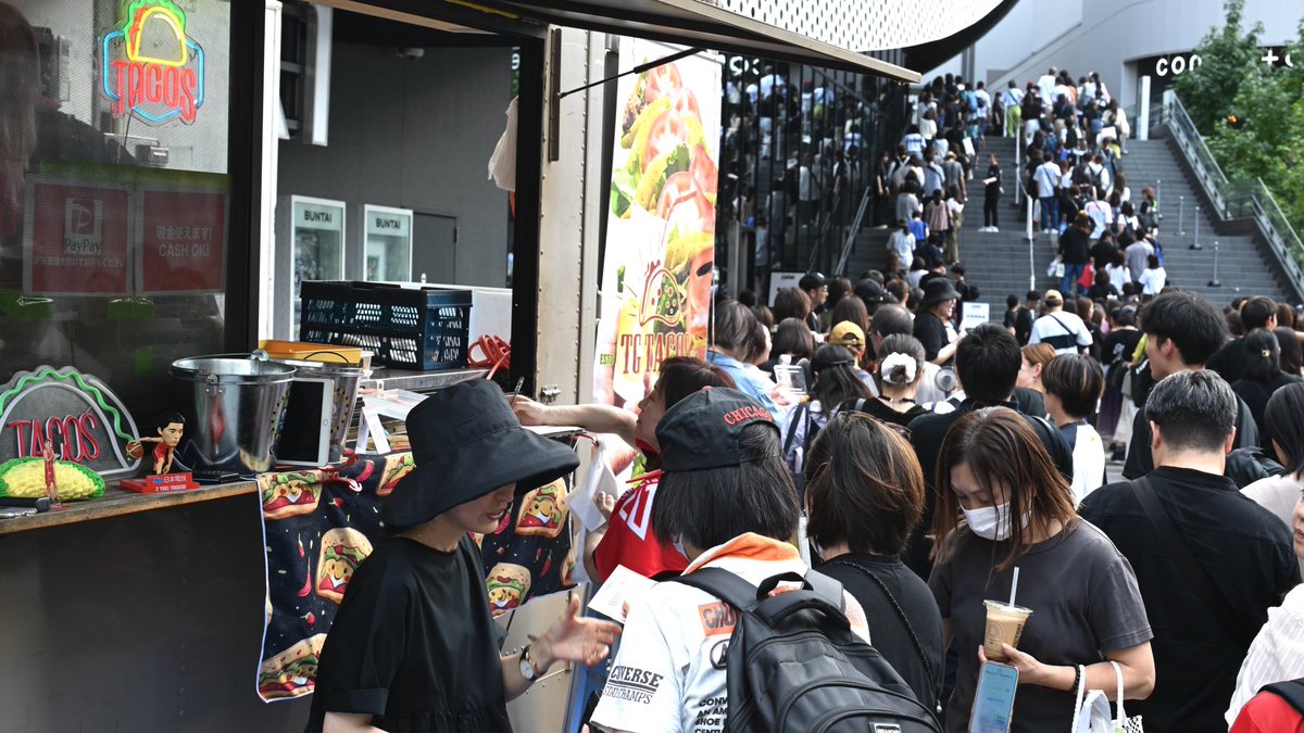 TGtacos2's tweet photo. UNAVERAGEFES.
満員御礼！

たくさんのご来店ありがとうございました^ ^

#トガタコ
#沖縄タコス https://t.co/2L4bCu9FqX