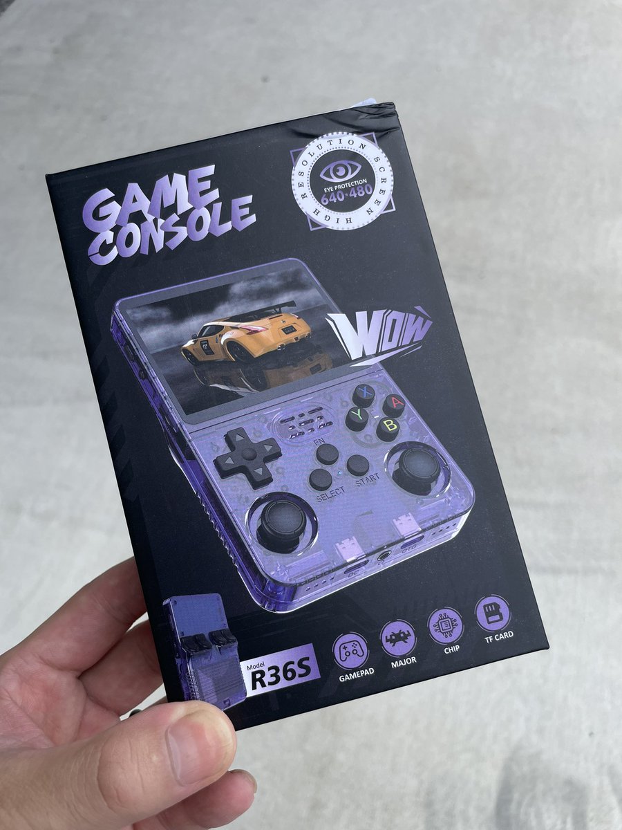 謎のゲームボーイみたいなの届いたんだけど早速楽しい