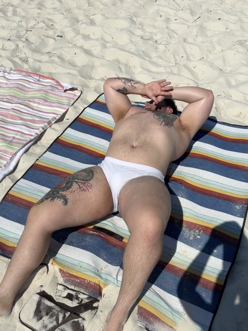 Watch Master Goonway's leaked NSFW photo on TwXstars