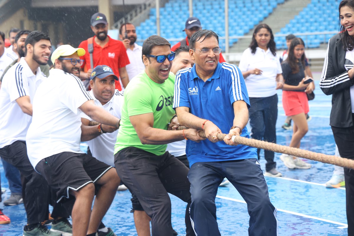 mansukhmandviya's tweet photo. जो खेलेगा, वही खिलेगा!

#NationalSportsDay2025 पर मैदान में 1 घंटा खेलकर एनर्जी दोगुनी हो गई।

आप भी ज़रूर खेले और मोदी जी के फिट इंडिया अभियान को मजबूत करें। https://t.co/lX9zrbm4AN