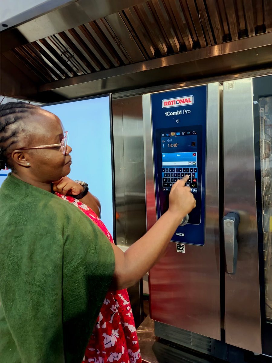 sheffield_afric's tweet image. Yesterday's iCombi Pro live cooking brought chefs and restaurant owners together 👩‍🍳✨
Guests cooked and saw the tech in action. 
#iCombiPro #livecooking #foodinnovation #kitchensolutions #sheffieldafrica #hospitality