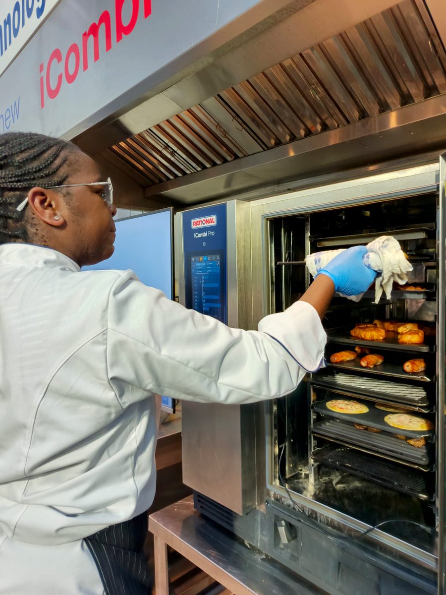 sheffield_afric's tweet image. Yesterday's iCombi Pro live cooking brought chefs and restaurant owners together 👩‍🍳✨
Guests cooked and saw the tech in action. 
#iCombiPro #livecooking #foodinnovation #kitchensolutions #sheffieldafrica #hospitality