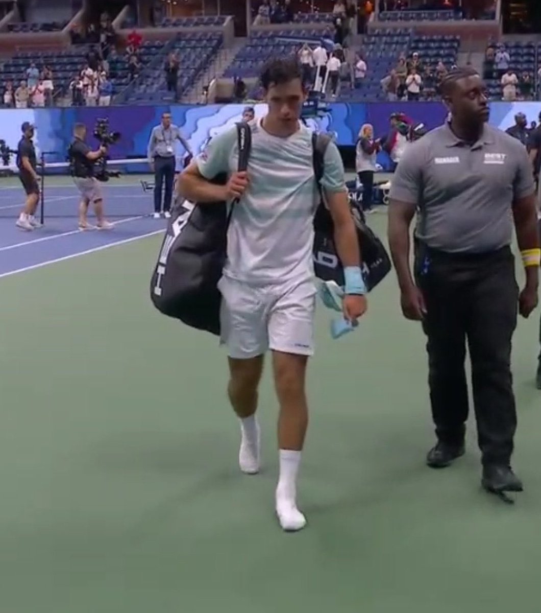 Nuno Borges walks off the court after his loss to Tommy Paul at the U.S. Open in his socks. 

4 hours &amp; 24 minutes of grueling tennis… you know his feet are aching. 😭😭😭