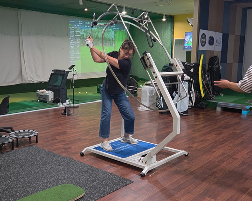 Proswing_Inc's tweet image. (#프로스윙204 #스윙플레인2.0) 용인 골프솔루션아카데미~ 론픽과 트랙맨등 다양한 기구들과 웨이트장비들~

제품문의:1899-6637
proswing.kr
#골프연습머신 프로스윙

#드라이버궤도레슨 #아이언궤도레슨 #공치는궤도링 #골프스윙교정기계 #골프자세교정용품 #골프궤도머신 #골프레슨용품