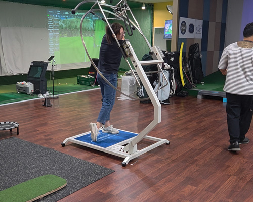 Proswing_Inc's tweet image. (#프로스윙204 #스윙플레인2.0) 용인 골프솔루션아카데미~ 론픽과 트랙맨등 다양한 기구들과 웨이트장비들~

제품문의:1899-6637
proswing.kr
#골프연습머신 프로스윙

#드라이버궤도레슨 #아이언궤도레슨 #공치는궤도링 #골프스윙교정기계 #골프자세교정용품 #골프궤도머신 #골프레슨용품